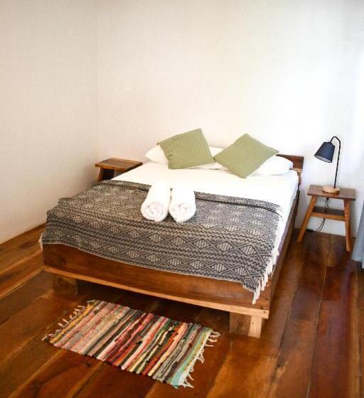 اتاق استاندارد چهارنفره با سرویس بهداشتی مشترک, Cuatro Vientos Lodge & Apartments