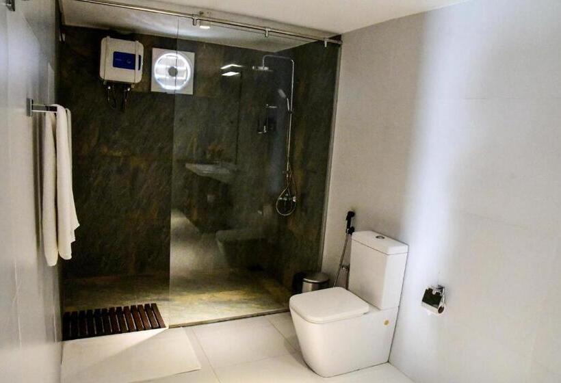 Студия Deluxe, Ten30 Hikkaduwa