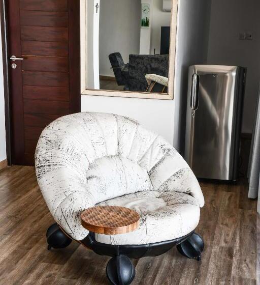 Студия Deluxe, Ten30 Hikkaduwa