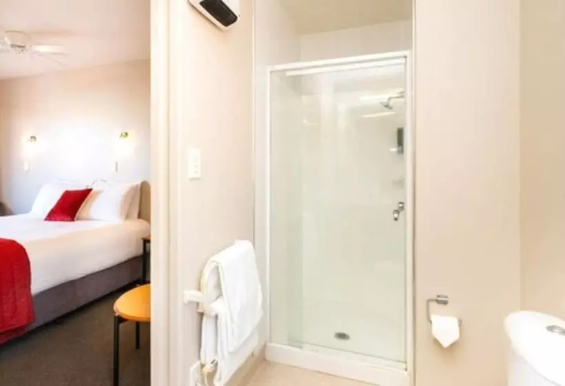 استودیوی استاندارد, Bella Vista Motel Napier