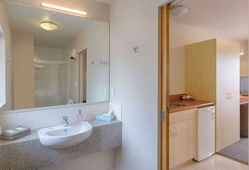 استودیوی استاندارد, Bella Vista Motel Napier