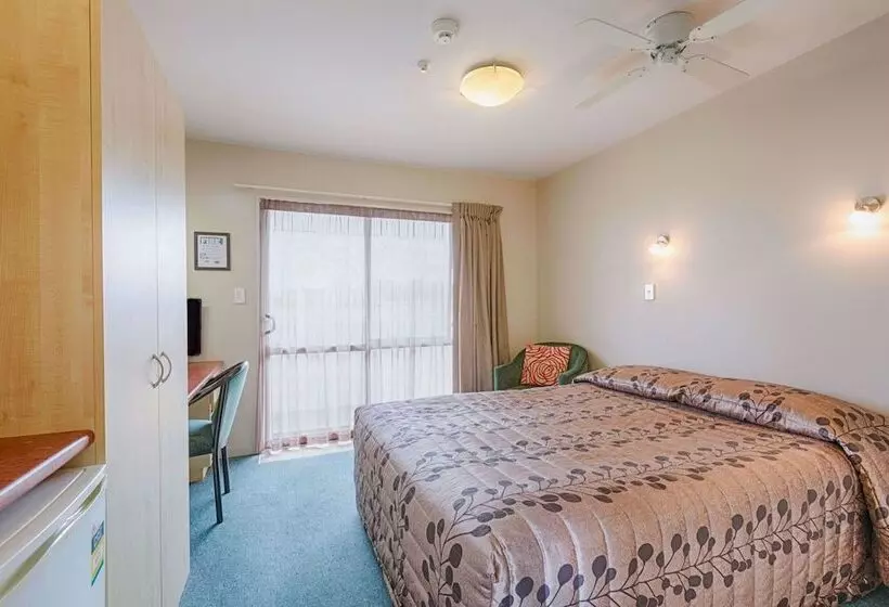 استودیوی استاندارد, Bella Vista Motel Napier