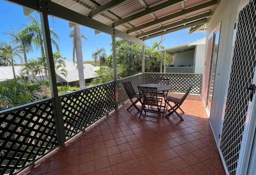 ویلای 3 خوابه, Cable Beachside Villas
