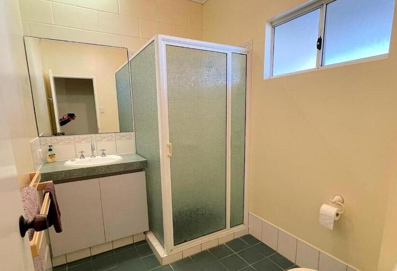 ویلای 3 خوابه, Cable Beachside Villas