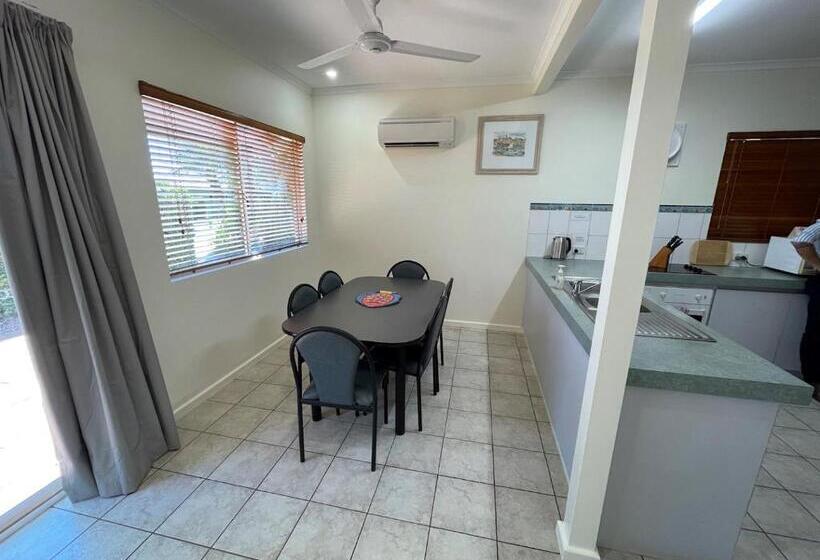 ویلای 3 خوابه, Cable Beachside Villas