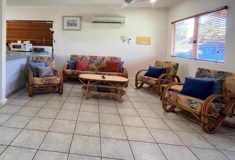 ویلای 3 خوابه, Cable Beachside Villas