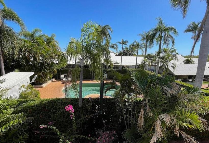 ویلای 3 خوابه, Cable Beachside Villas