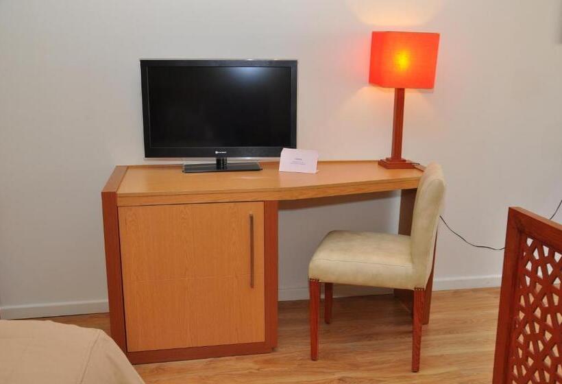 اتاق لوکس, Across Hotels & Spa