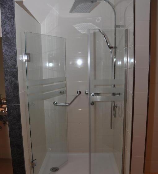 اتاق لوکس یک تخته, Across Hotels & Spa