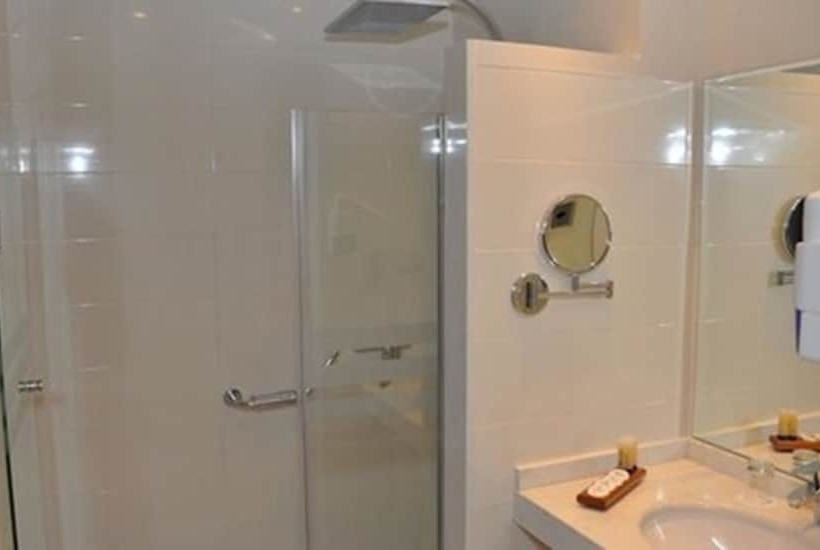 اتاق لوکس, Across Hotels & Spa