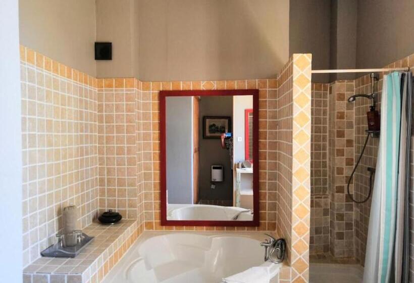 디럭스 4인 룸, Chambre D Hôtes Au Domaine Du Soleil Couchant