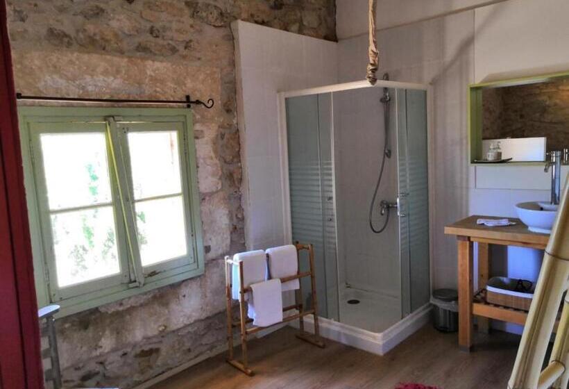 Четырехместный номер Премиум, Chambre D Hôtes Au Domaine Du Soleil Couchant
