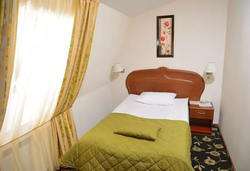 Comfort Yhden Hengen Huone, Cronwell Inn Stremyannaya