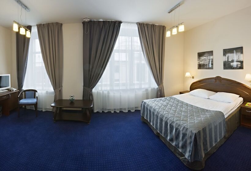 주니어 스위트, Cronwell Inn Stremyannaya