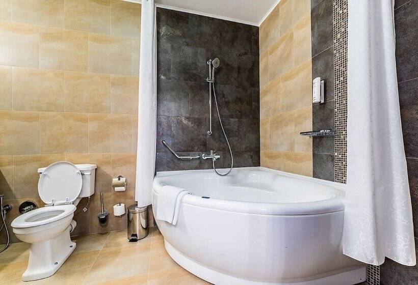 주니어 스위트, Cronwell Inn Stremyannaya