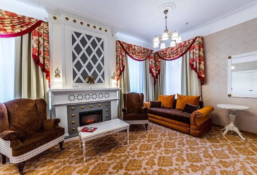 주니어 스위트, Cronwell Inn Stremyannaya