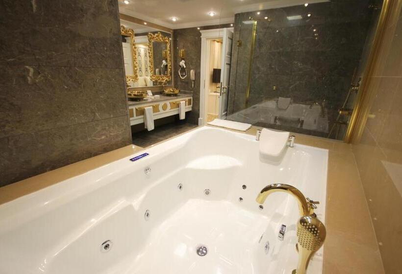 Quarto Estandar Cama King, Grand Altuntas