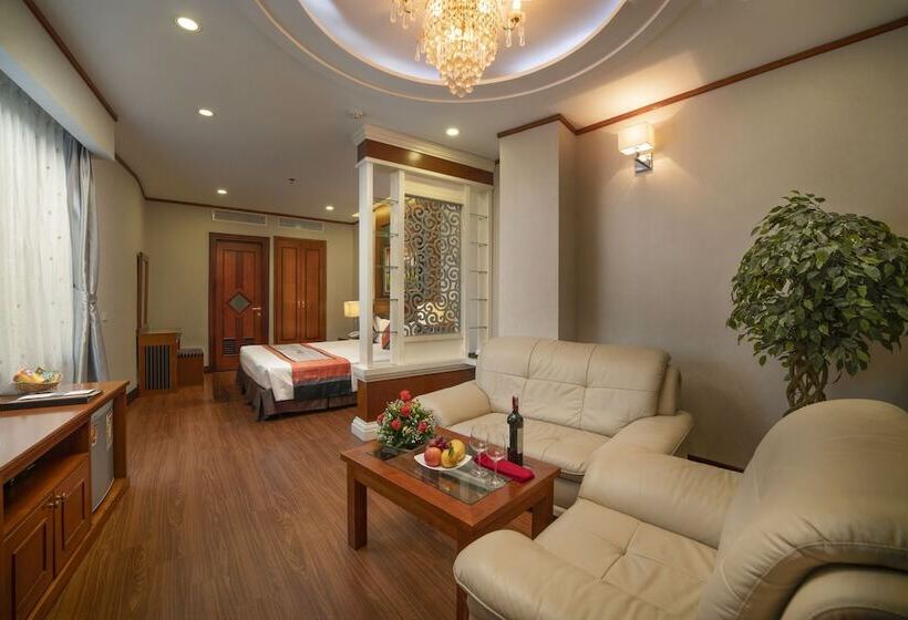 سوییت, Hanoi La Rosa