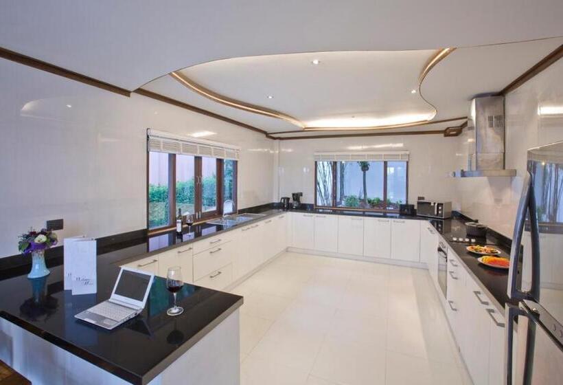 침실 4개 빌라, Paradise Island Estate
