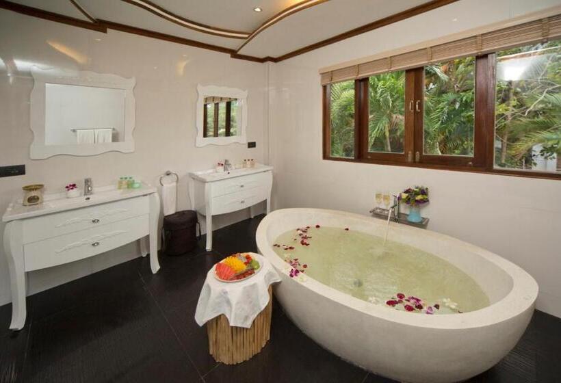 ویلای 4 خوابه, Paradise Island Estate