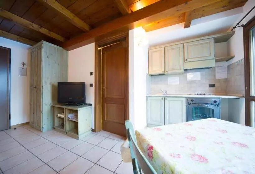 スタンダードスタジオ, Residence Villa Frejus