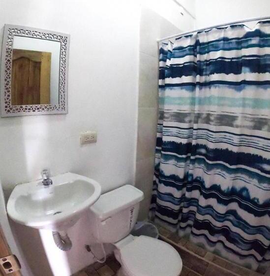 اتاق استاندارد, Iguana Beach House