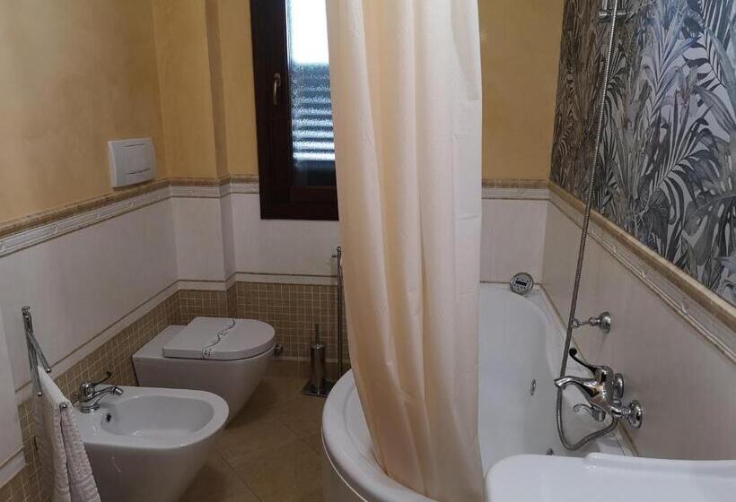 Номер Стандарт Вид на Бассейн, I Due Pini