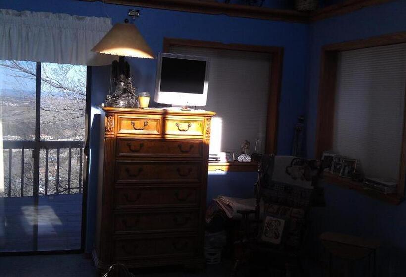 جناح مطلّ علي الجبل, Chisolm Trail Villa