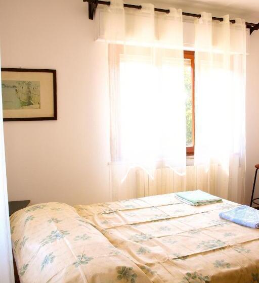 اتاق لوکس چهار تخته, Morianese Residence