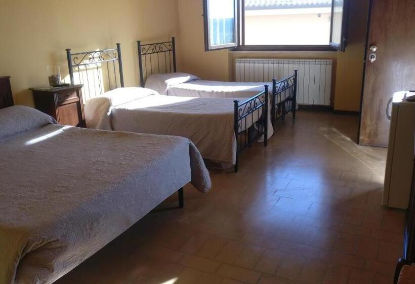 חדר סטנדרט לארבעה נוף לים, Punta Aderci Rooms