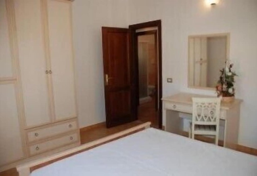 דירת חדר, Li Troni