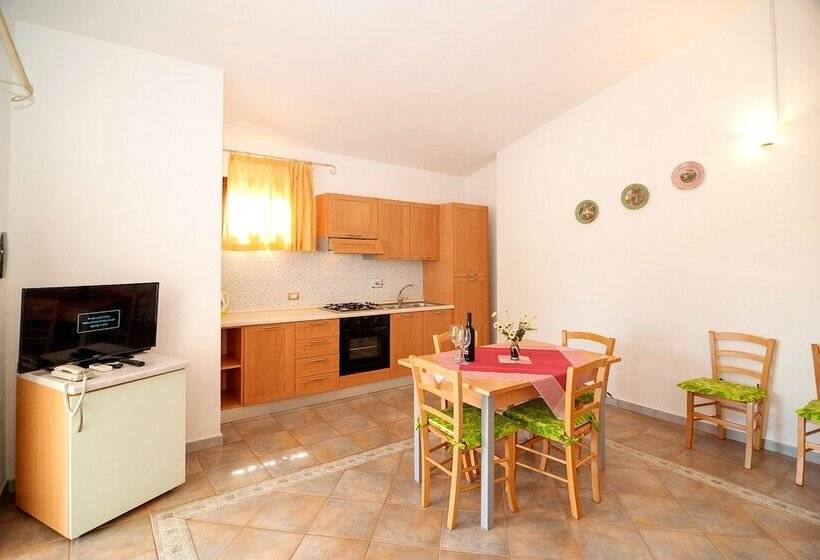 דירת חדר, Li Troni