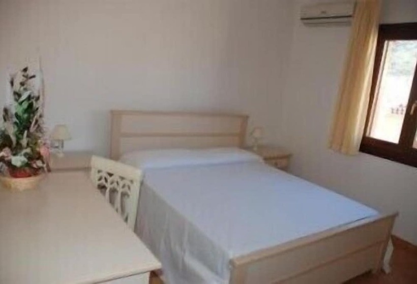 דירת חדר, Li Troni