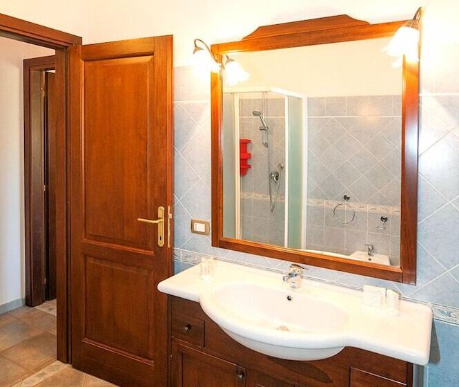 דירת שני חדרים, Li Troni