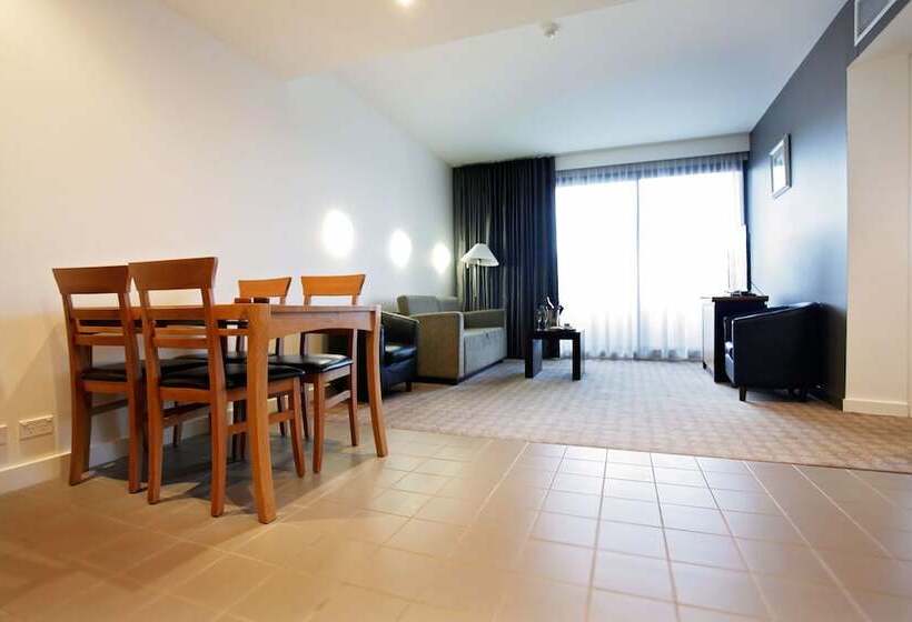 סוויטה דלוקס, Golden Pebble