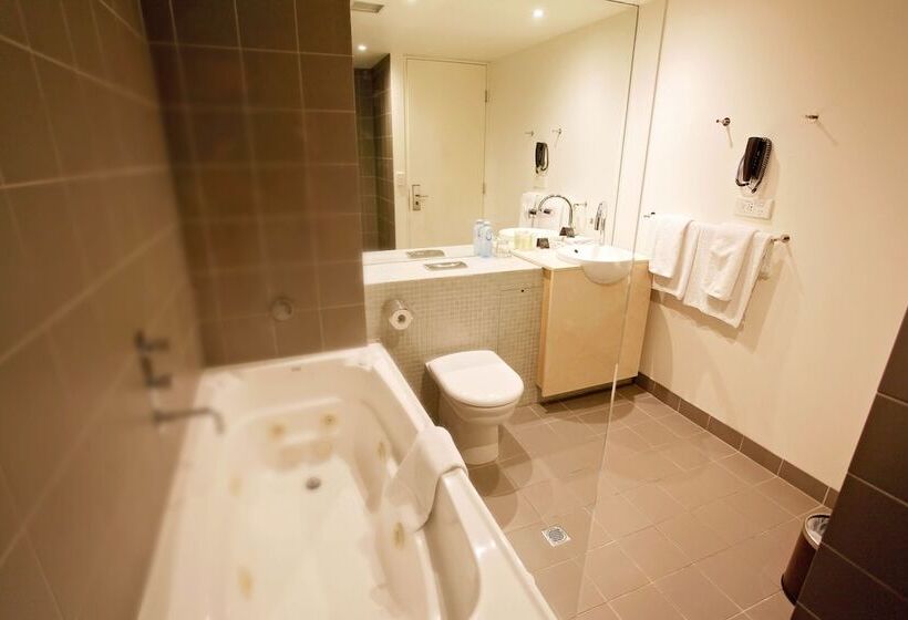 סוויטה דלוקס, Golden Pebble