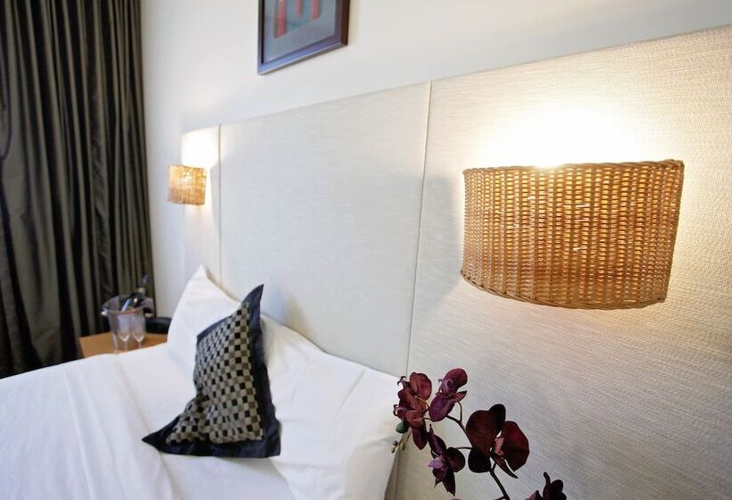 סוויטה דלוקס, Golden Pebble