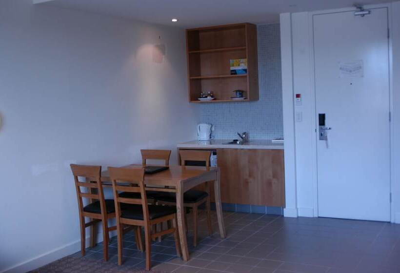 סוויטה דלוקס, Golden Pebble