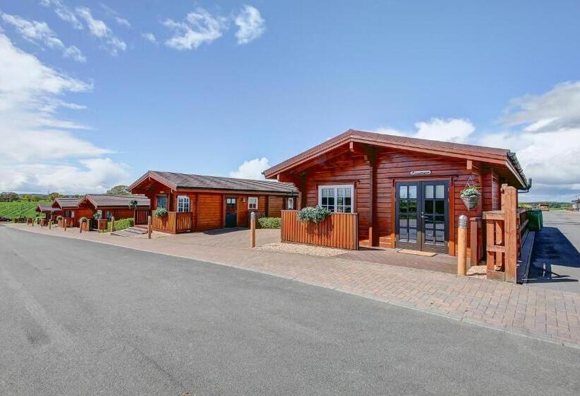 דירת שני חדרים, Ingliston Country Club