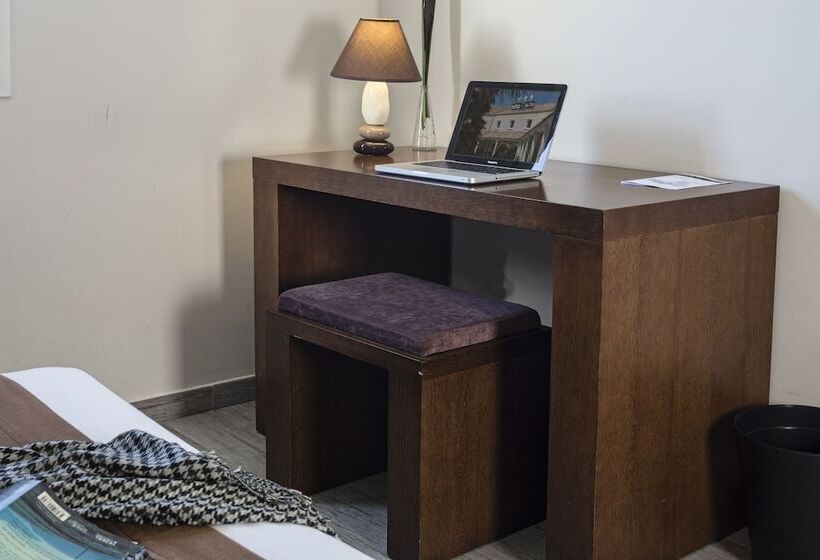 اتاق استاندارد, Le Ya Tis