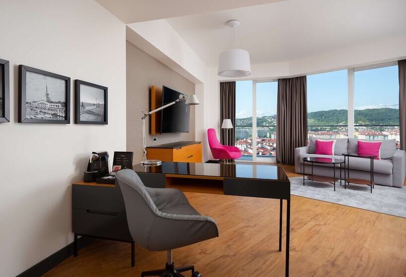 سوییت جونیور با چشم‌انداز دریا, Radisson Collection Paradise Resort And Spa, Sochi