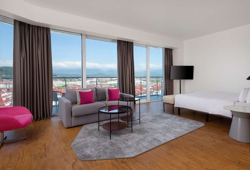سوئیت جونیور با چشم‌انداز کوهستان, Radisson Collection Paradise Resort And Spa, Sochi