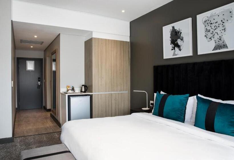 스탠다드 룸, The Capital Empire