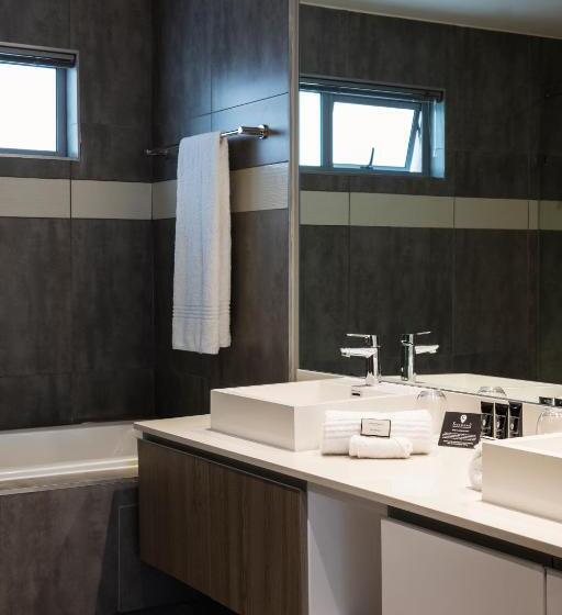 이그제큐티브 룸, The Capital Empire