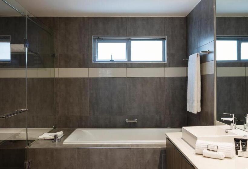 침실 3개 아파트, The Capital Empire