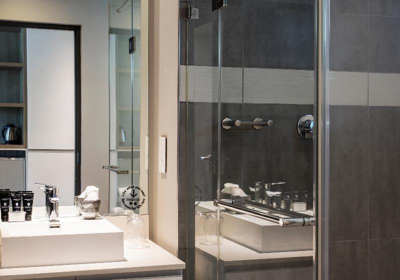 이그제큐티브 룸, The Capital Empire