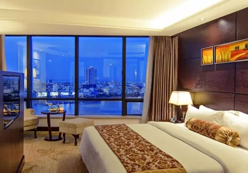 سوئیت با چشم‌انداز رودخانه, Brilliant Hotel   Afternoon Tea Inclusive