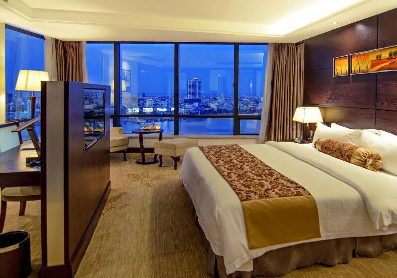 سوئیت با چشمانداز رودخانه, Brilliant Hotel Afternoon Tea Inclusive