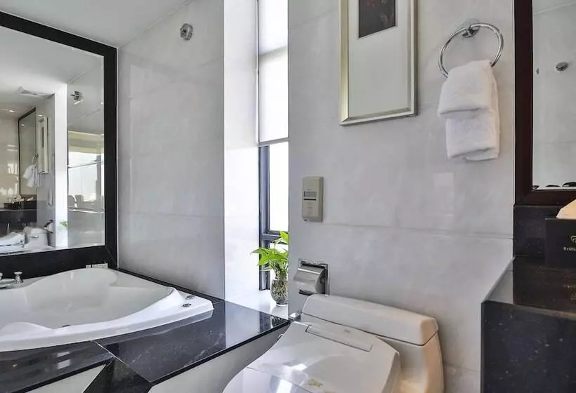سوئیت با چشم‌انداز رودخانه, Brilliant Hotel   Afternoon Tea Inclusive