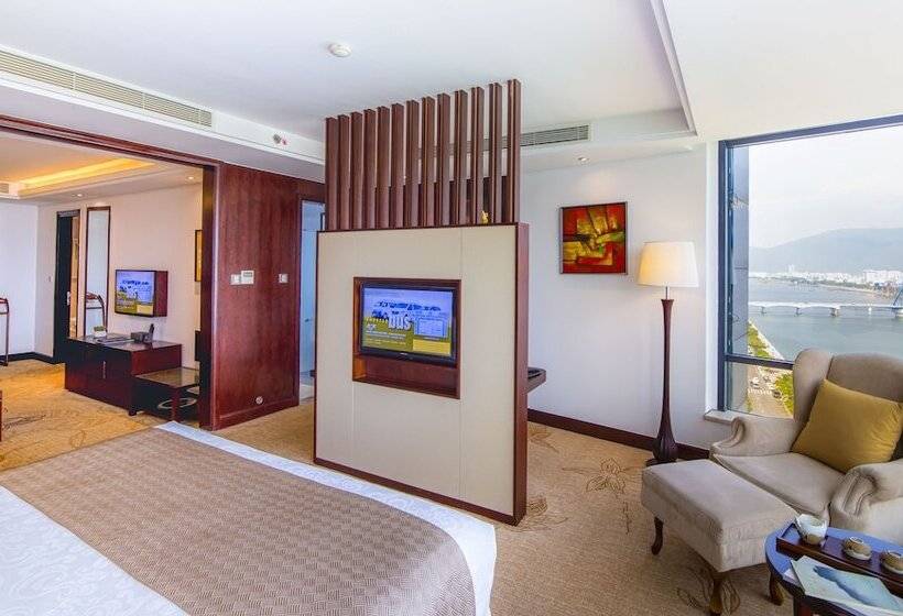 سوئیت با چشمانداز رودخانه, Brilliant Hotel Afternoon Tea Inclusive